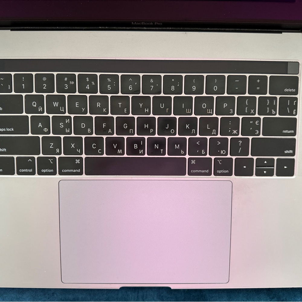 Apple MacBook Pro in Silver 15-inch 2018 with Charger - Picture 6 of 7